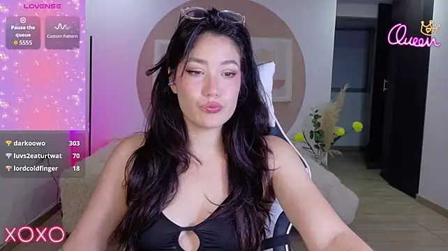 Eliih_01 live cam on StripChat