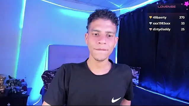 Ethan_Boyy live cam on StripChat