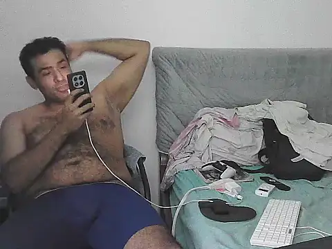 alphalatinobearx live cam on StripChat