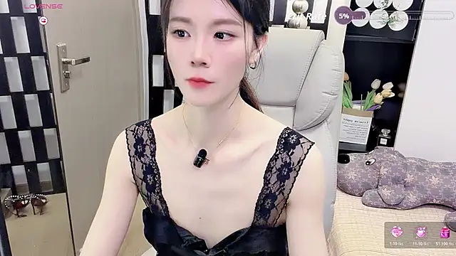Yueyue-MM live cam on StripChat