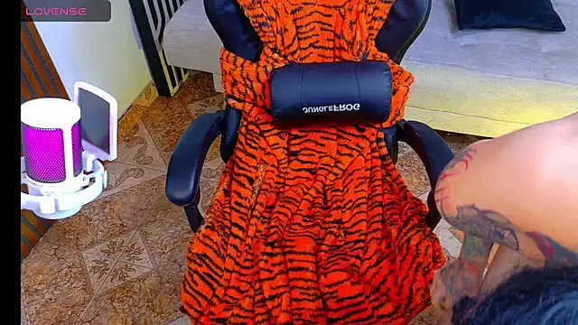 nova_kitttyy live cam on StripChat