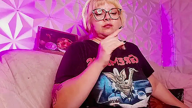 Satyn_doll live cam on StripChat