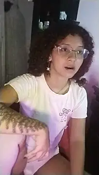 MIlan333X live cam on StripChat