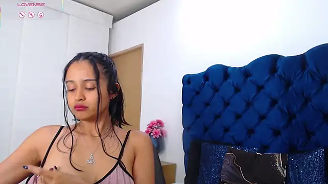 Lili666_ live cam on StripChat
