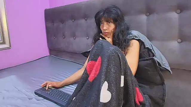 karolinee_66_ live cam on StripChat
