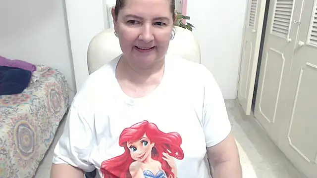 leonela_69 live cam on StripChat