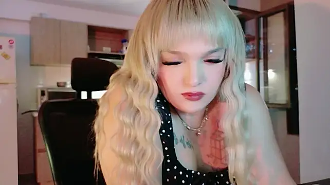 ScarletThompsonx live cam on StripChat