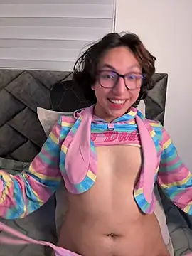 -BlueOpal- live cam on StripChat