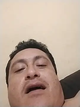 checheludo23 live cam on StripChat