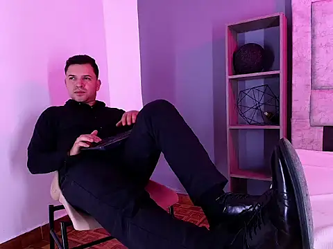 Hey_Noaah live cam on StripChat