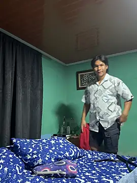 Sexy_latino_outdoors live cam on StripChat
