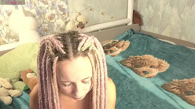 cutest_lucy live cam on StripChat