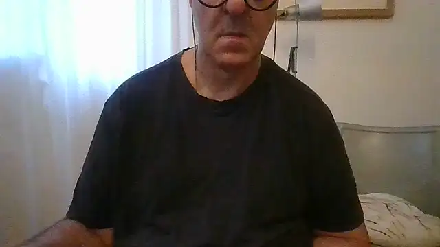 ANONIMO7735 live cam on StripChat