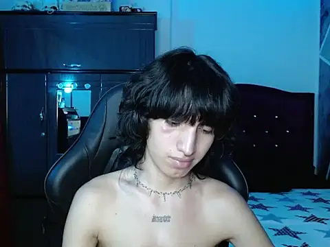 littlextreme live cam on StripChat
