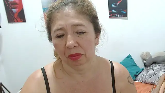 Valentinaa_mature live cam on StripChat