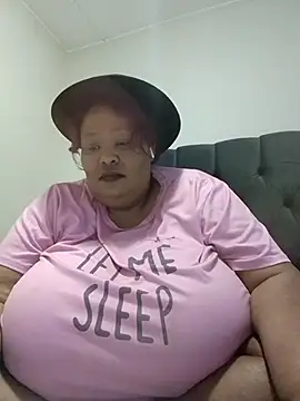 nancy111 (F milf) - Make me squit and cum on my toy