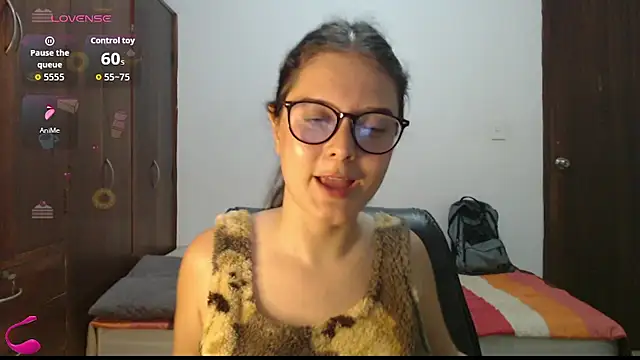 MadieeLorez live cam on StripChat