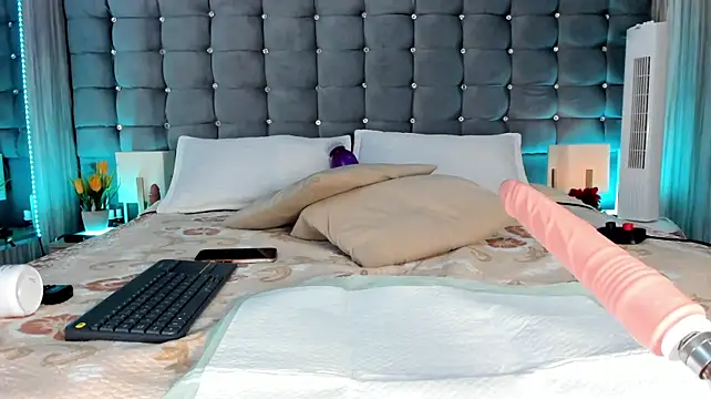 Poacahontasfg live cam on StripChat