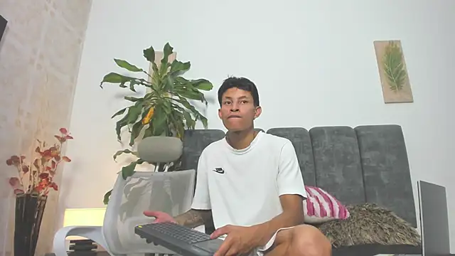 noir_prince live cam on StripChat