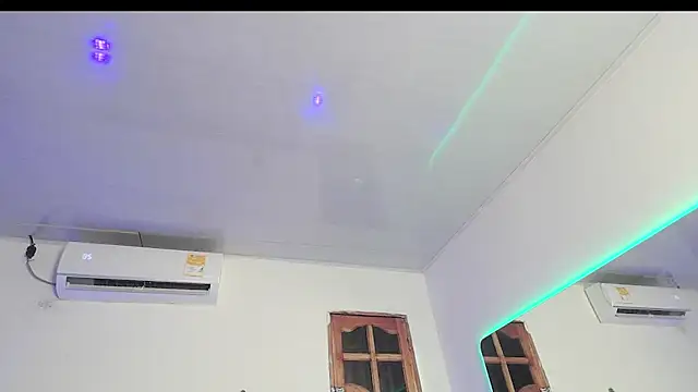 bratz_glloe live cam on StripChat