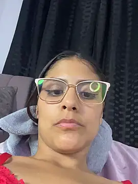 LunaRossie_ live cam on StripChat