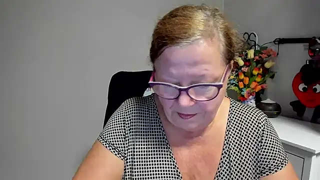 Adelewildx live cam on StripChat