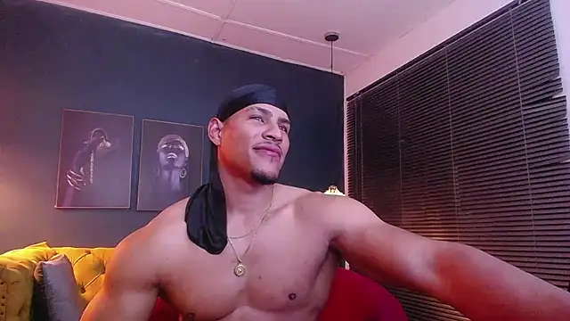 teddyfit19cm live cam on StripChat