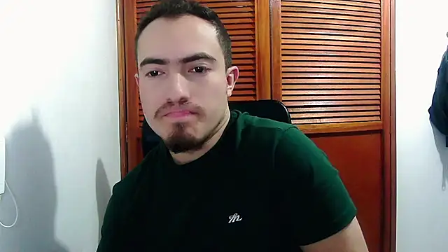 TouchDaddy4 live cam on StripChat