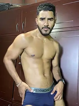 Reik_Vonn live cam on StripChat