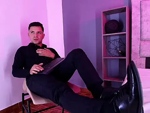 Hey_Noaah live cam on StripChat