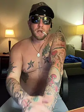 Livingpuddle live cam on StripChat