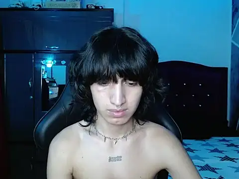 littlextreme live cam on StripChat
