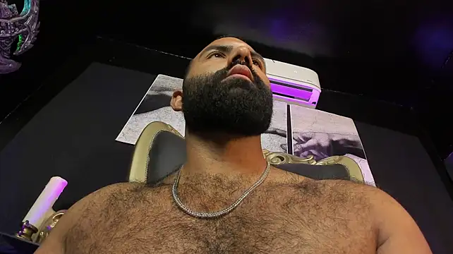 BeardAndrew live cam on StripChat