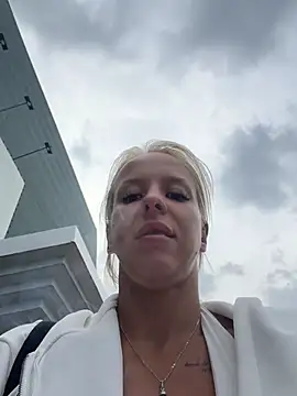 LikaCat live cam on StripChat