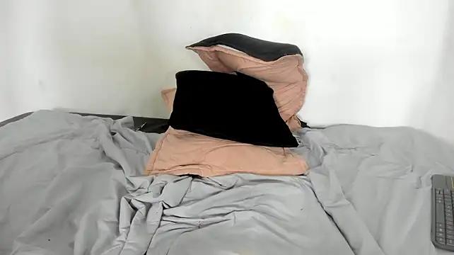 sebas_twink_boy live cam on StripChat