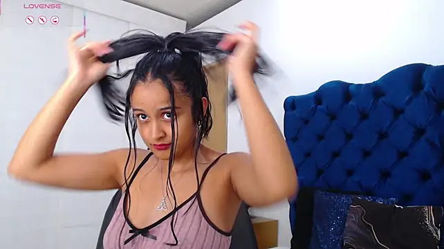 Lili666_ live cam on StripChat