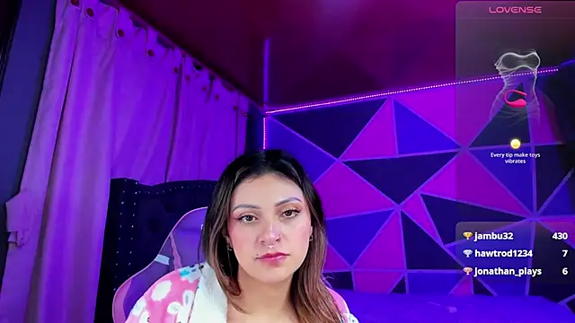 Emmily_Walker live cam on StripChat