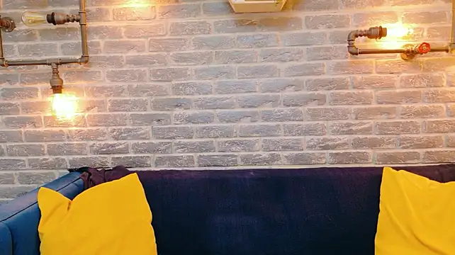 LisaCaprice live cam on StripChat
