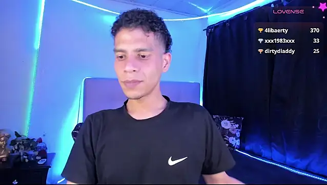 Ethan_Boyy live cam on StripChat