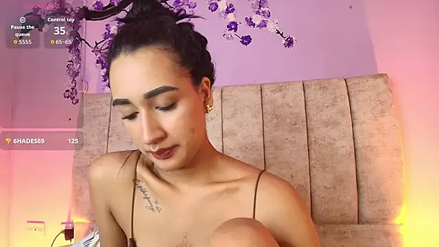 Nikirouse live cam on StripChat