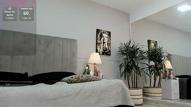 Angie_abby live cam on StripChat
