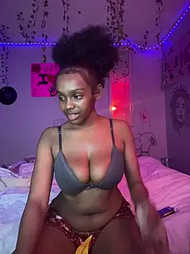 aishadavis (F teen) - Flash Boobs