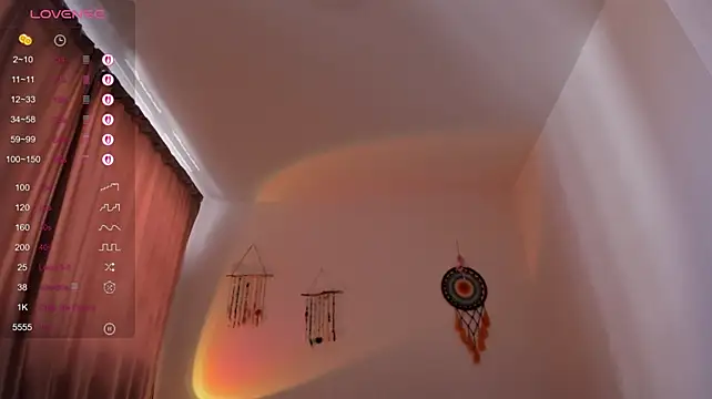 alisahug live cam on StripChat