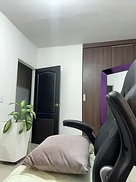 Michel_Jones live cam on StripChat