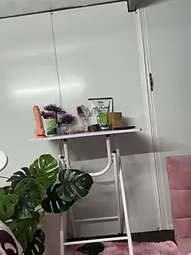 Nana-19 live cam on StripChat