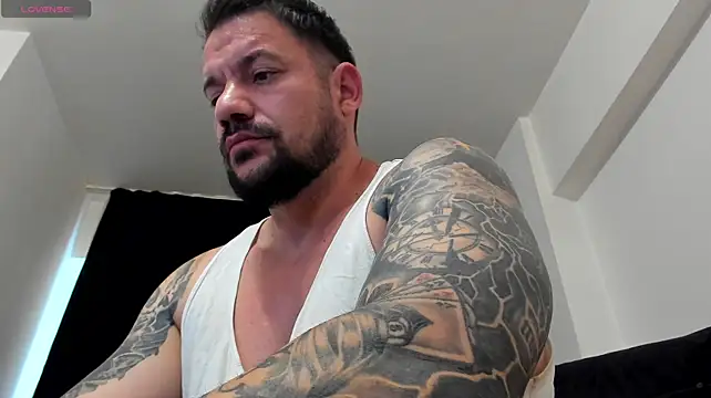 musclemonster31 live cam on StripChat