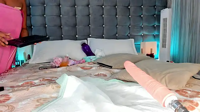 Poacahontasfg live cam on StripChat
