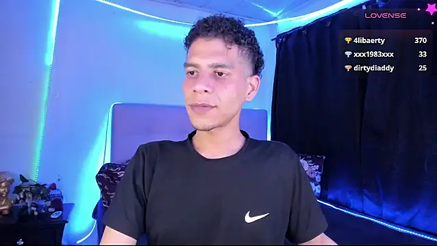 Ethan_Boyy live cam on StripChat