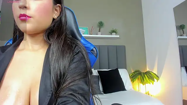 dulce_victoriaa_ live cam on StripChat