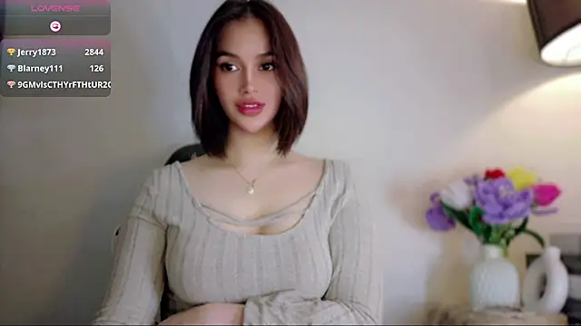 Anna_HollyDoll live cam on StripChat